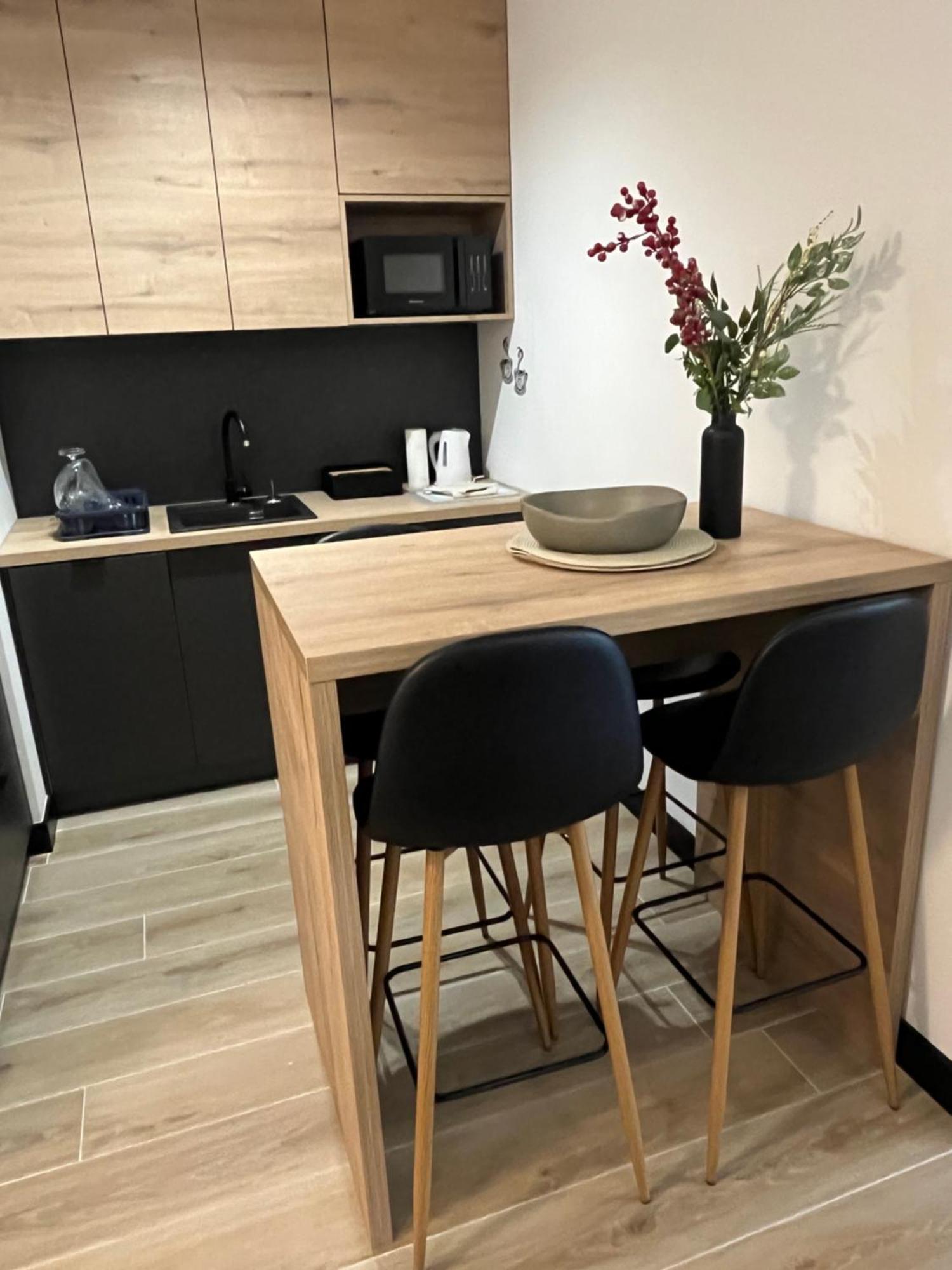 Cozy Corner - Free Parking Apartment *