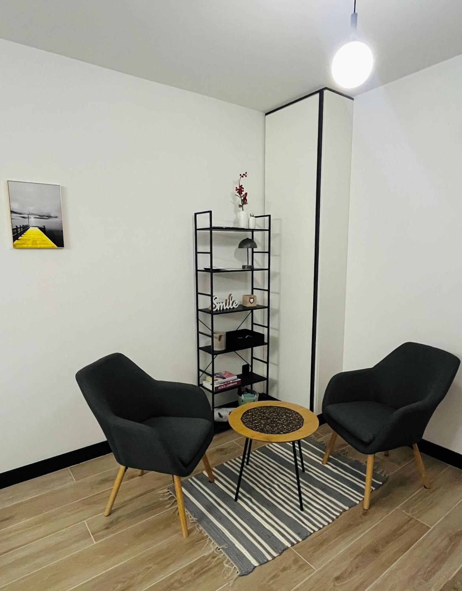 Cozy Corner - Free Parking Apartment